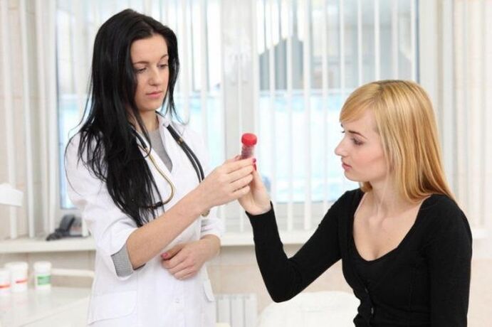tubo de ensaio com testes para identificar parasitas